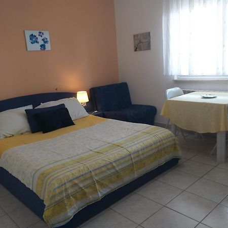 Beach Apartments Nemira Omiš Екстериор снимка