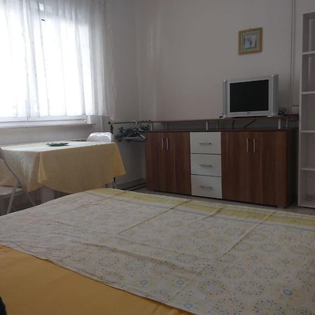 Beach Apartments Nemira Omiš Екстериор снимка