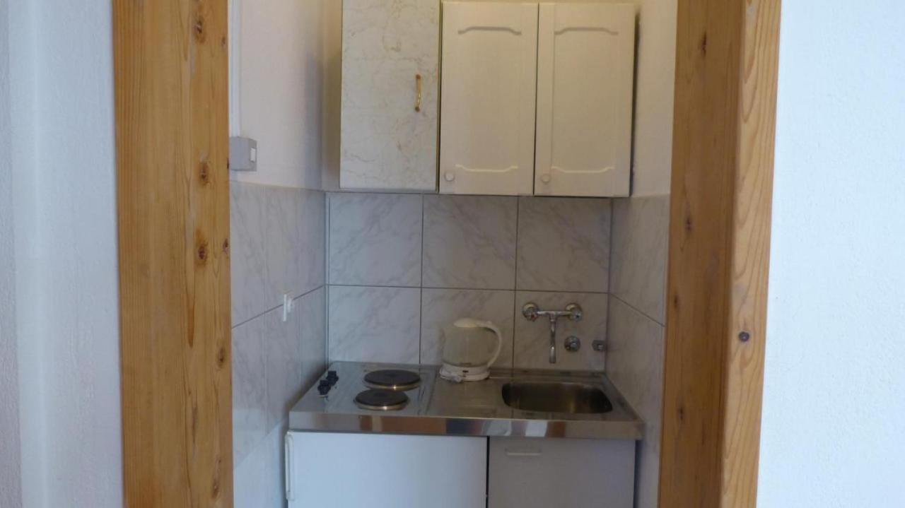 Beach Apartments Nemira Omiš Екстериор снимка