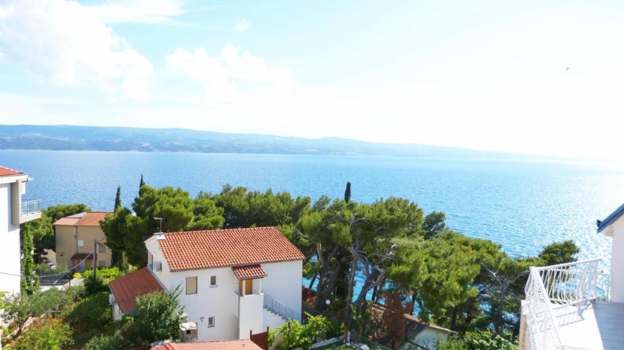 Beach Apartments Nemira Omiš Екстериор снимка