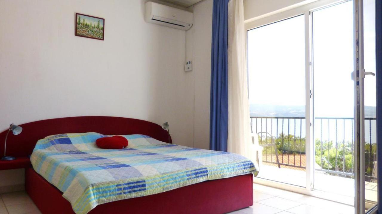 Beach Apartments Nemira Omiš Екстериор снимка