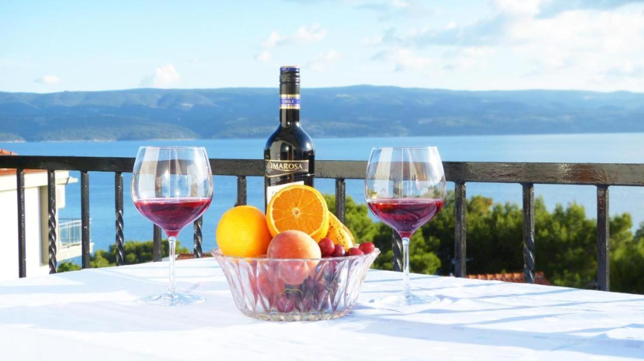 Beach Apartments Nemira Omiš Екстериор снимка