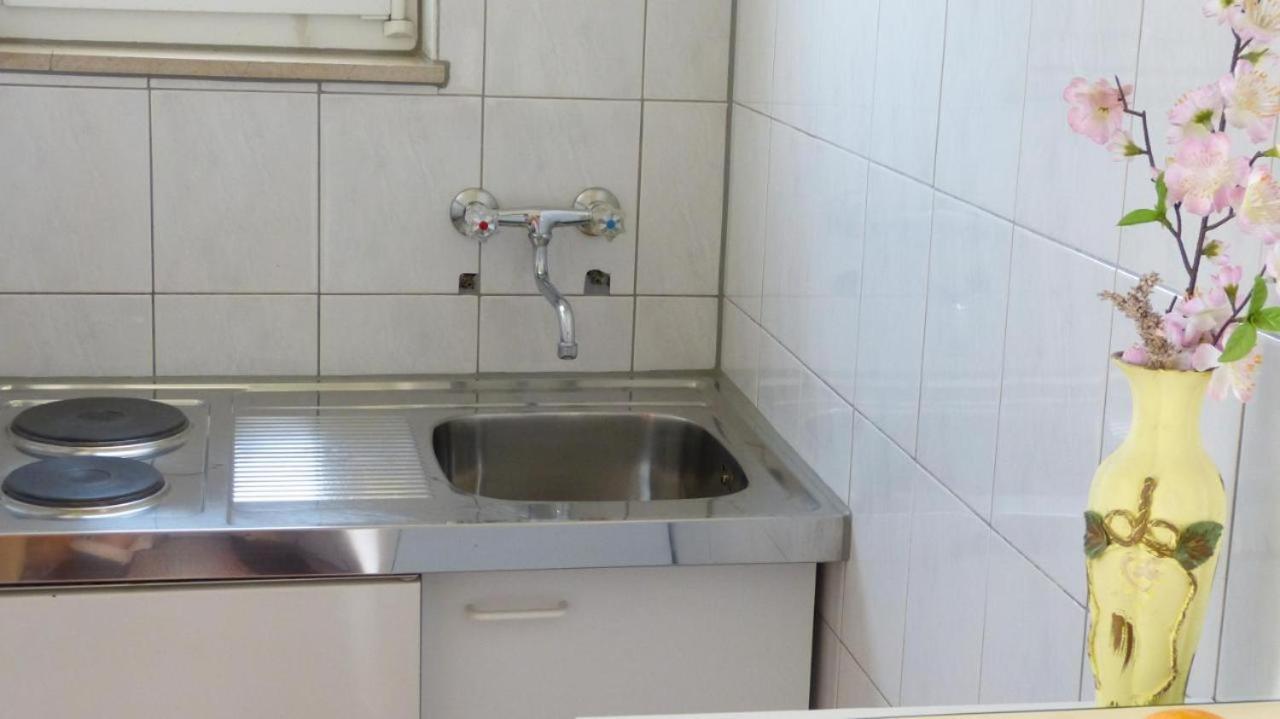 Beach Apartments Nemira Omiš Екстериор снимка