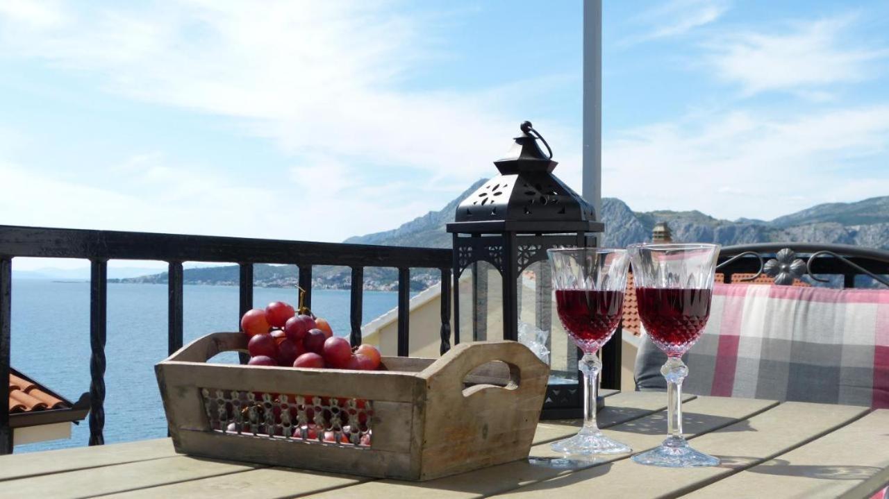 Beach Apartments Nemira Omiš Екстериор снимка
