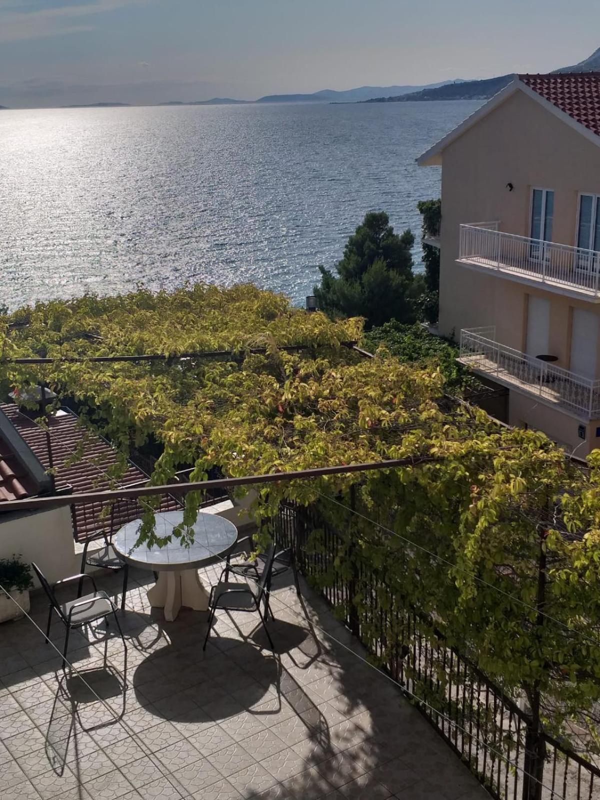 Beach Apartments Nemira Omiš Екстериор снимка