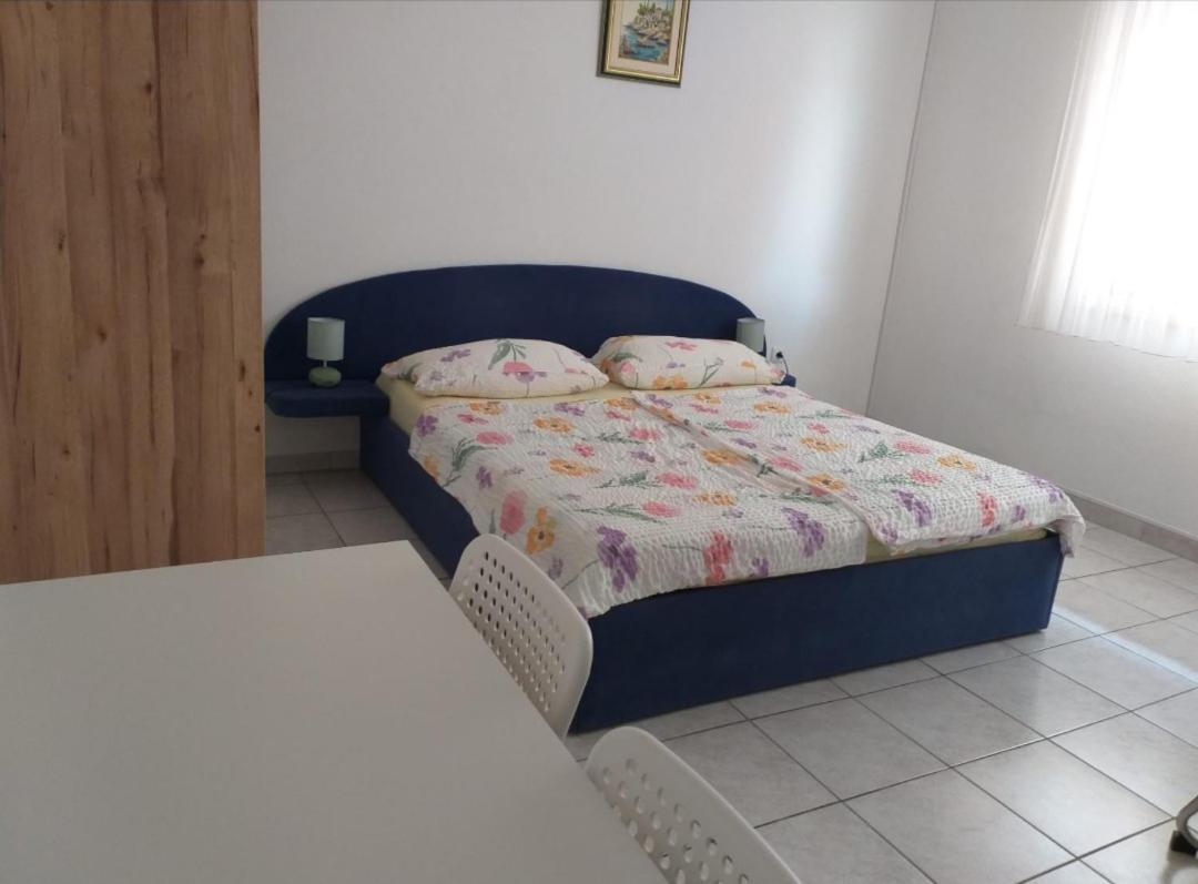 Beach Apartments Nemira Omiš Екстериор снимка