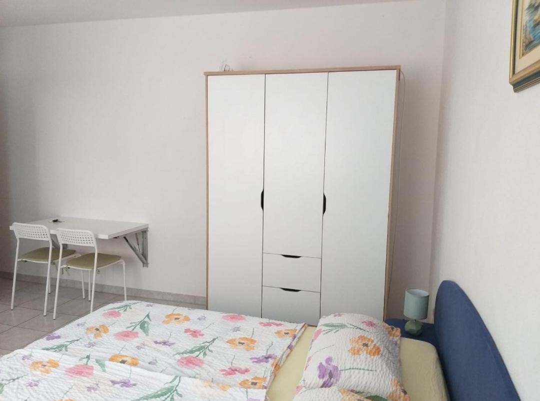 Beach Apartments Nemira Omiš Екстериор снимка